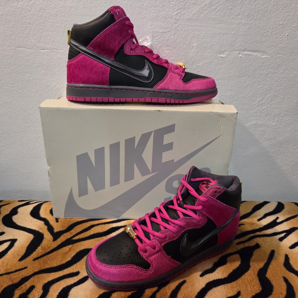 Nike SB High Top Sneakers in Pink and Black